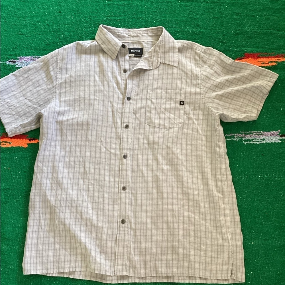 Marmot button down shirt-SZ XL
PIT TO PIT 21”
Length 30”
S1